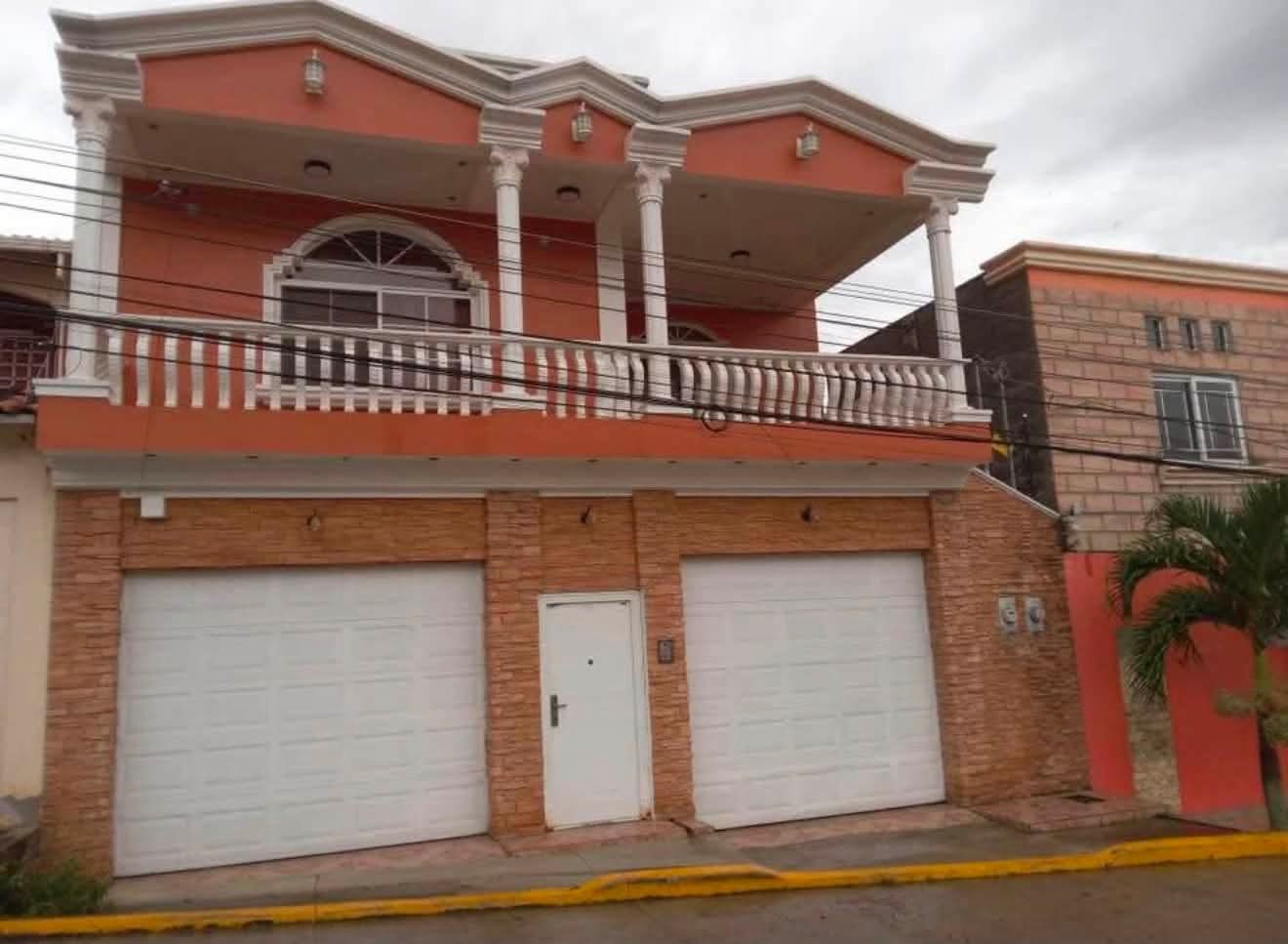 Residencia de Lujo en Colonia Las Colinas