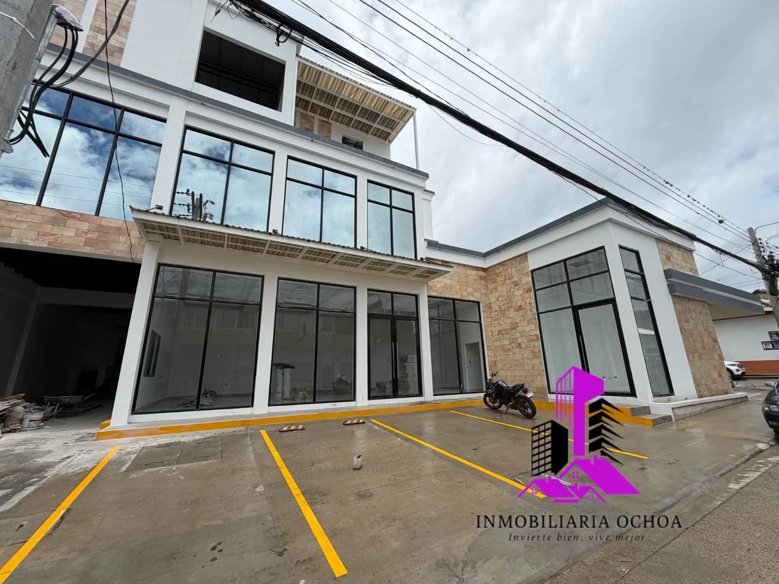 Local Comercial con Autobanco en El Paraíso