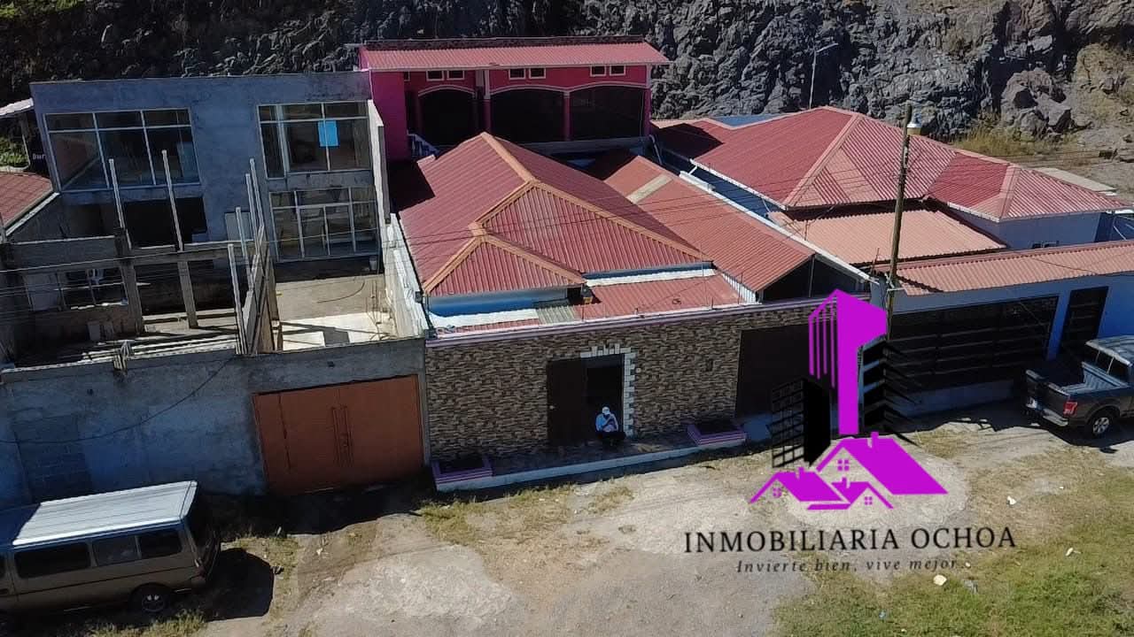 Venta de dos casas en Los Laureles